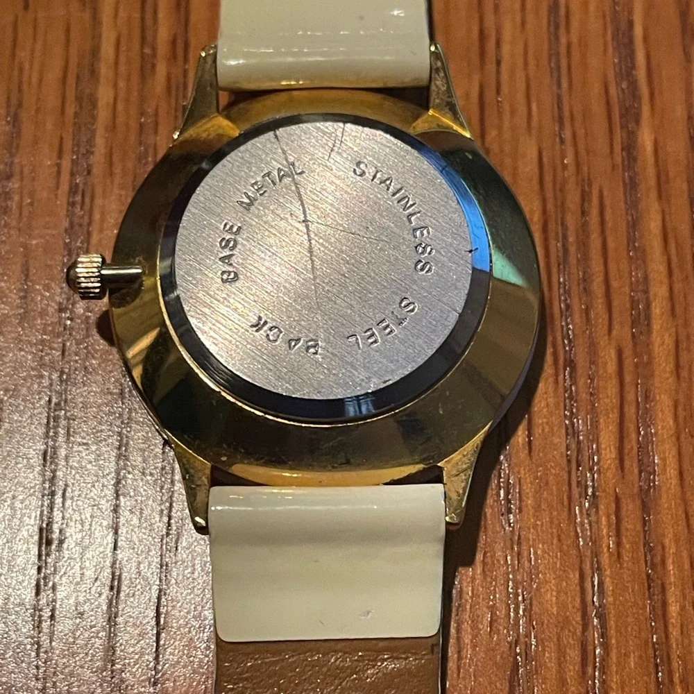 Cream Mother of Pearl Dial Women's Watch & Patent leather Band. 8 inch Gold Tone